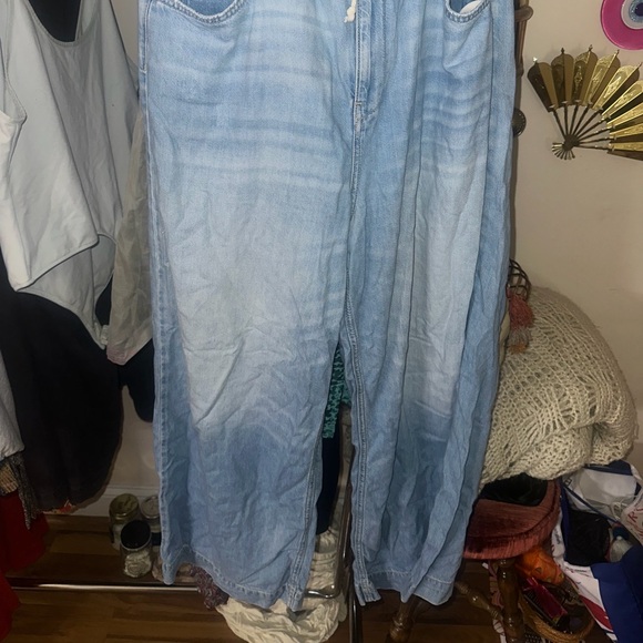 Light Blue Women's Jeans - Picture 3 of 3